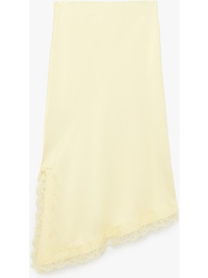 Koton Slim Fit Yırtmaçlı Asimetrik Kesim Dantel Detaylı Midi Saten Etek