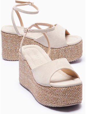 Mubiano Kadın Süet Sandalet Dolgu Topuk Hasır Taban Platform Bilekten Bantlı Helora Bej