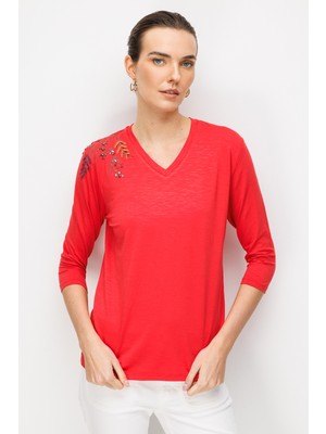 Desen Triko Kadın V Yaka Omuzu Nakış Işlemeli Penye Bluz Mercan