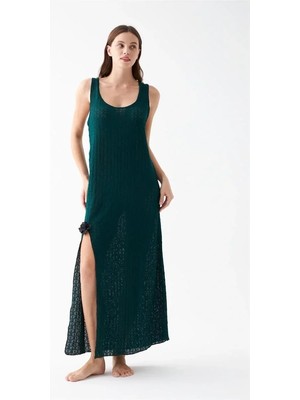 Hobilinka Kadın Zümrüt Yeşili Dantel Dokulu Yırtmaçlı Uzun Gecelik – Zarif ve Rahat Uyku Geceliği