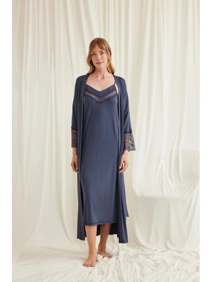 Lyyn Arias Closet Dekolteli Yakası ve Kolu Dantelli Sabahlık Takımı