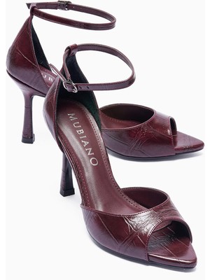 Mubiano Kadın Stiletto Sivri Burun Kroko Desenli Bilekten Bantlı Topuklu Ayakkabı Valeria Bordo