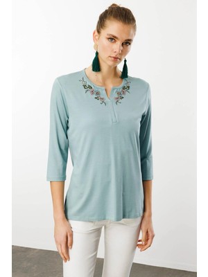 Desen Triko Kadın Açma Yaka Nakış Işlemeli Penye Bluz Mint