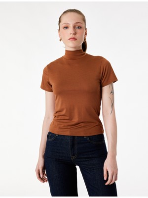 Koton Slim Fit Kısa Kollu Dik Yaka Tişört