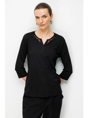 Desen Triko Kadın Açma Yaka Nakış Işlemeli Penye Bluz Siyah