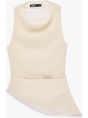 Koton Kemer Detaylı Metal Aksesuarlı Kolsuz Asimetrik Degaje Yaka Bluz