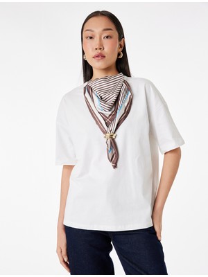 Koton Regular Fit Kısa Kollu Bisiklet Yaka Fular Aksesuar Detaylı Tişört