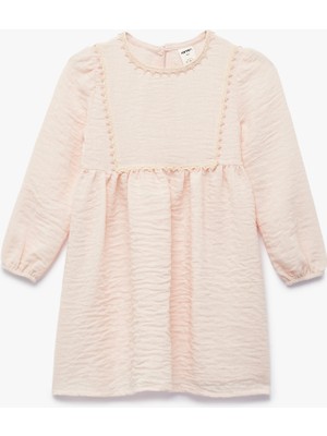 Koton Uzun Kollu Dantel Detaylı Pileli Bebe Yaka Elbise