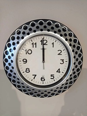 Galaxy Duvar Saati Gri Yuvarlak Plastik Materyal ile Modern Tasarım 1 Adet Sessiz Çalışma