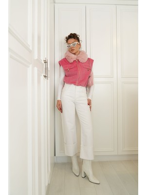 Beyaz Paçası Kat Detaylı Jean