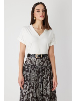 On Kadın Yakası Zincirli V Yaka T-Shirt 71352 Ekru