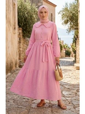 Sefa Merve Müslin Kumaş Fırfır Yaka Beli Kuşaklı Elbise 0253-01 Pembe