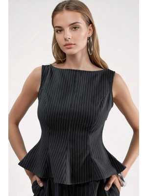 Hiccup Kadınlar Çizgili Kayık Yaka Fermuarlı Peplum Top Siyah