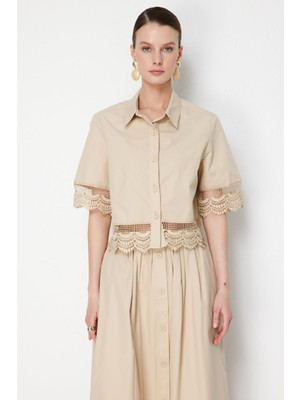 On Kadın Dantel Detaylı Crop Pamuk Gömlek 74336 Bej