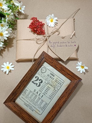 Takvimistan Orjinal Takvim Yaprağı Çerçeveli Hediye Paketli