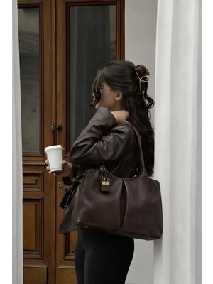 Volare Bags Kilit Detaylı Yarım Ay Tote Çanta