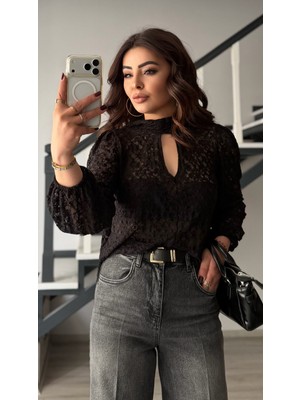 Elisin Siyah Bağlama Detaylı Dantel Bluz