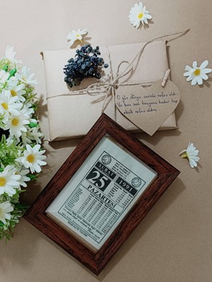 Takvimistan Orjinal Takvim Yaprağı Çerçeveli Hediye Paketli