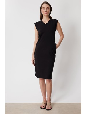 On Kadın V Yaka Kolsuz Midi Elbise 76484 Siyah