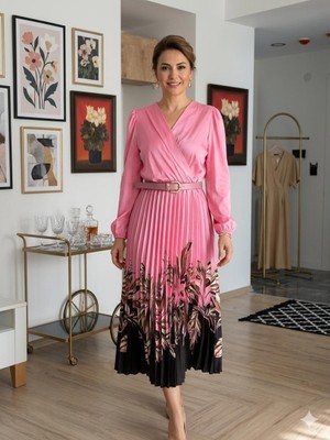 Ayshan Pembe Kruvaze Yaka Piliseli Desenli Midi Boy Elbise