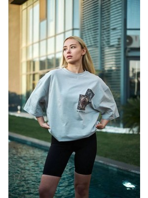 Pileli Store Kadın Bisiklet Yaka Baskılı Kısa Kol Oversize T-Shirt - Boyalı Gri