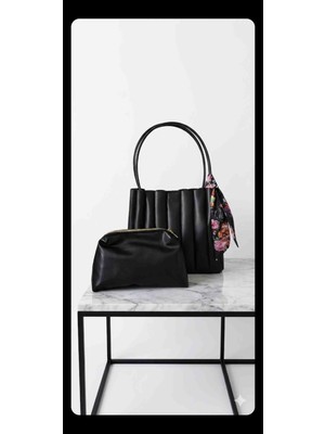 Lacivert Fular Detaylı Mıknatıslı ve Fermuarlı Yavrulu Çanta