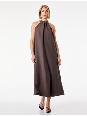 Koton Modal Kumaş Rahat Kalıp Aksesuar Detaylı Halter Yaka Midi Elbise