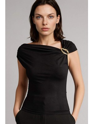 DeFacto Slim Fit Kayık Yaka Toka Detaylı Tişört H1586AX26SM