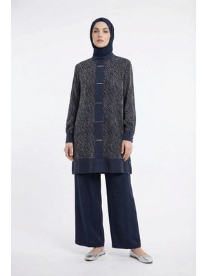 Armine Trend Çubuk Düğme Detaylı Jakarlı Saten Pantolonlu Ikili Takım Lacivert 26YT608