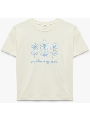 Koton Pamuklu Kısa Kollu Bisiklet Yaka Çiçek Nakış Detaylı Tişört