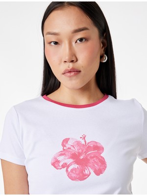 Koton Pamuklu Slim Fit Kısa Kollu Bisiklet Yaka Hibiskus Çiçeği Baskılı Tişört