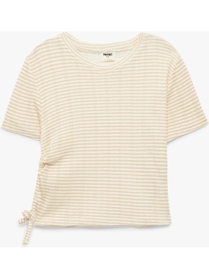 Koton Pamuklu Slim Fit Kısa Kollu Bisiklet Yaka Yandan Büzgü Detaylı Çizgili Crop Tişört