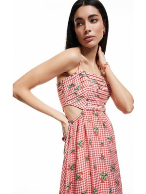 Koton Viskon Astarlı Pencere Detaylı Pötikareli Çilek Baskılı Ince Askılı Elbise