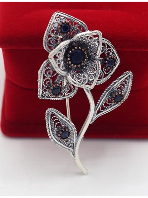 Midyat Nurtaş Gümüş Safir Taşlı Zambak Model Telkari Gümüş Kadın Broş 201025412