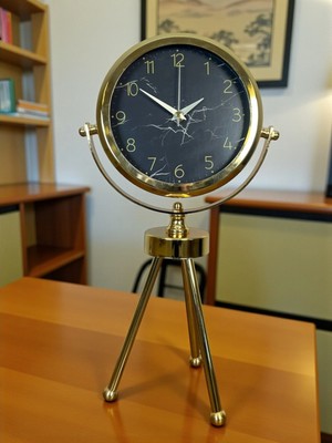 Aesco Mey Ithalat® Gold & Black Uyumlu Şık Üç Ayaklı Metal Masa Saati