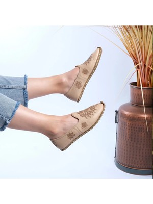 Lazerli Kadın Yemeni