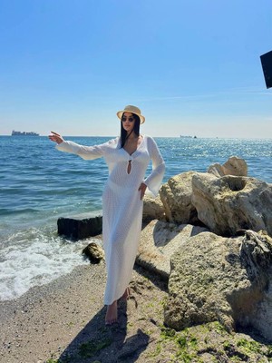 Derin Yaka Detaylı Standart Beden File Plaj Elbisesi