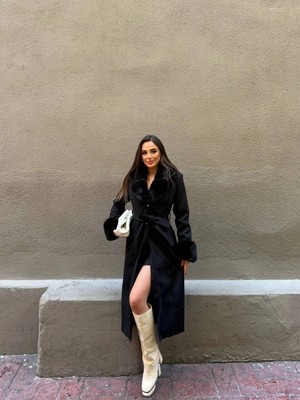 Premium Kürk Yakalı ve Kürk Manşetli Kuşaklı Uzun Kaşe Kaban