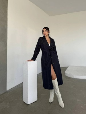 Kuşaklı Uzun Lacivert Trençkot – Düğmeli, Yırtmaç Detaylı