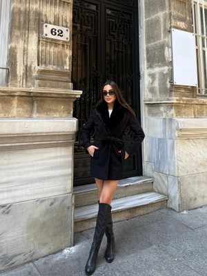 Kuşaklı Kürk Detaylı Kısa Kaşe Kaban