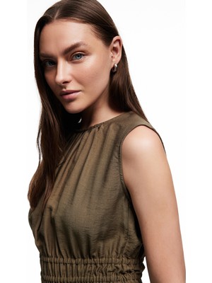 Koton Viskon Kumaş Büzgülü Gipeli Bisiklet Yaka Kolsuz Bluz