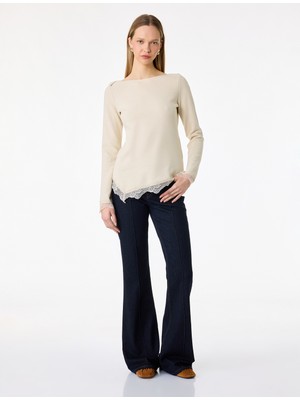 Koton Dantel Detaylı Asimetrik Kesim Kayık Yaka Uzun Kollu Tişört