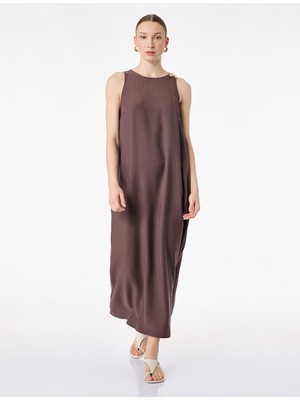 Koton Modal Kumaş Bol Kalıp Metal Aksesuarlı Kolsuz Bisiklet Yaka Uzun Kloş Elbise