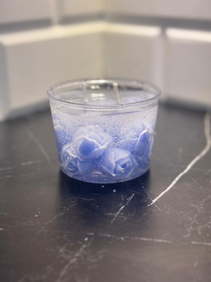 El Yapımı Amber Kokulu Mavi Mini Gül Jel Mum – Mika Kapta Dekoratif Hediyelik