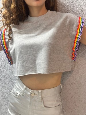 Gönülden Tasarım Gri Renkli Fırfır Kollo Basic Kadın Crop