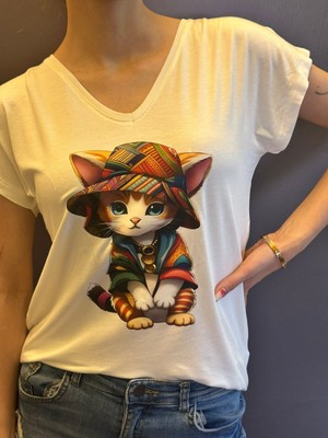 Gönülden Tasarım Etnik Kedi Baskılı V Yaka Kadın T-Shirt