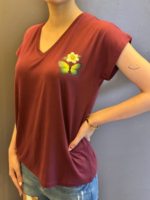 Gönülden Tasarım V Yaka Kelebek Baskılı Kadın Basıc T-Shırt