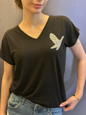 Gönülden Tasarım V Yaka Taşlı Kuş Işleme Kadın T-Shirt