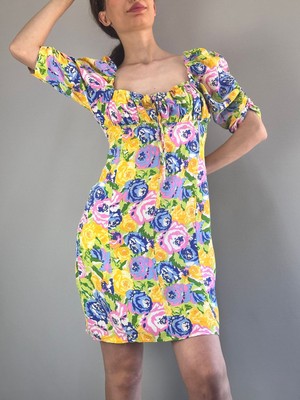 Gönülden Tasarım Çiçeli Kısa Dökümlü Kadın Elbise