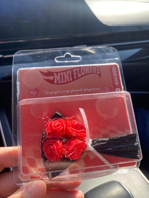 Kırmızı Aynalı Yazılı Şarkılı Mini Çiçek Buketi Hotwheels
